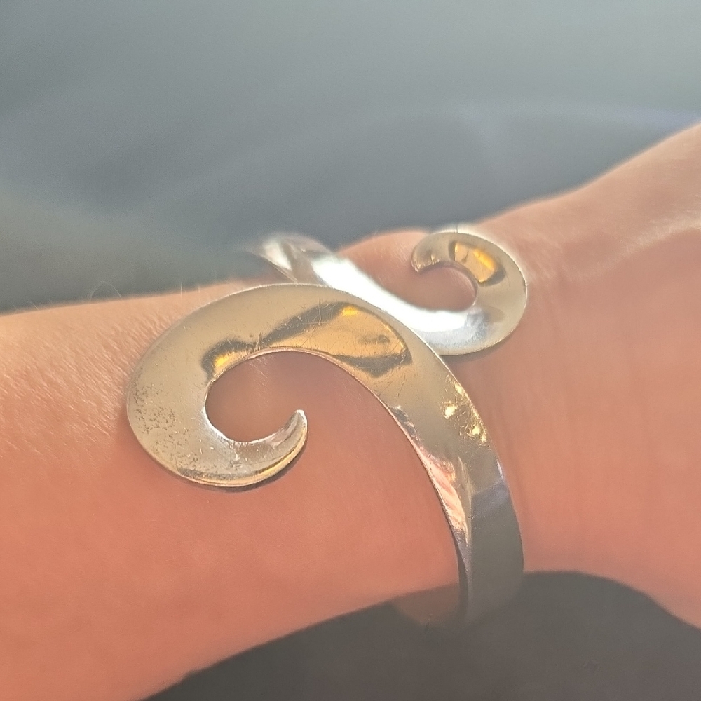 Elegant Silver Swirl Bracelet